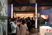 紫微算命百年典藏首渡重洋 124套英国工艺美术运动珍品亮相天津